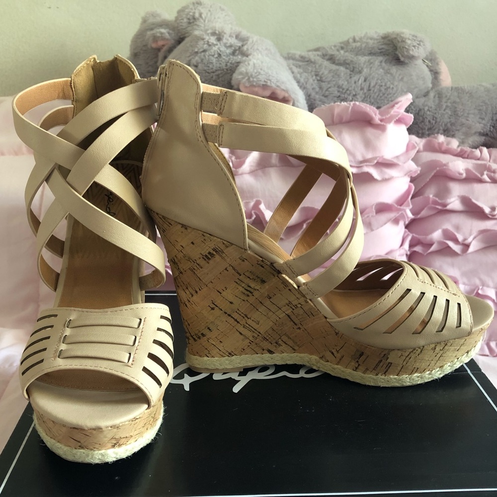 🌟 Qupid brand Wedge strappy sandals 🌟 - Picture 1 of 6